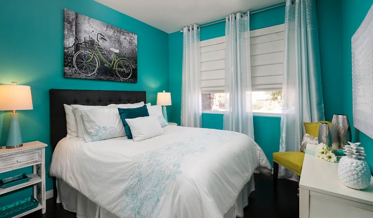 Roman shades in a Honolulu bedroom